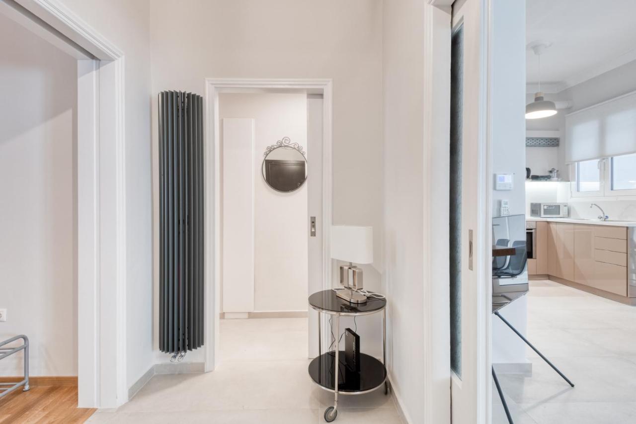 Modern 2-Bedroom Apt, 200M From The Acropolis أثينا المظهر الخارجي الصورة