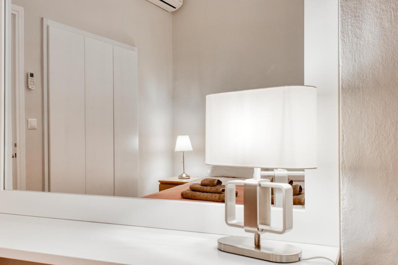 Modern 2-Bedroom Apt, 200M From The Acropolis أثينا المظهر الخارجي الصورة