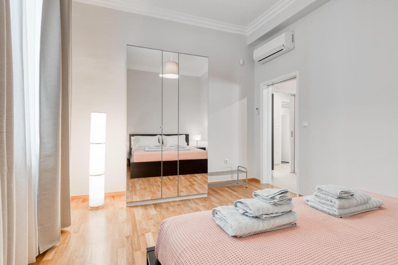 Modern 2-Bedroom Apt, 200M From The Acropolis أثينا المظهر الخارجي الصورة