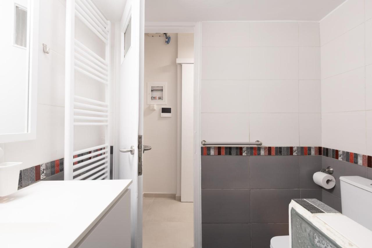 Modern 2-Bedroom Apt, 200M From The Acropolis أثينا المظهر الخارجي الصورة