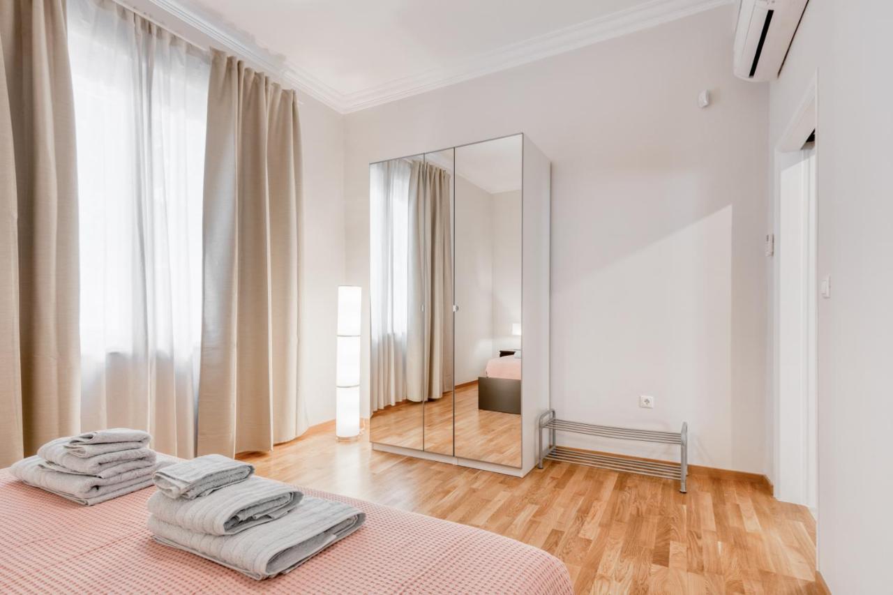 Modern 2-Bedroom Apt, 200M From The Acropolis أثينا المظهر الخارجي الصورة