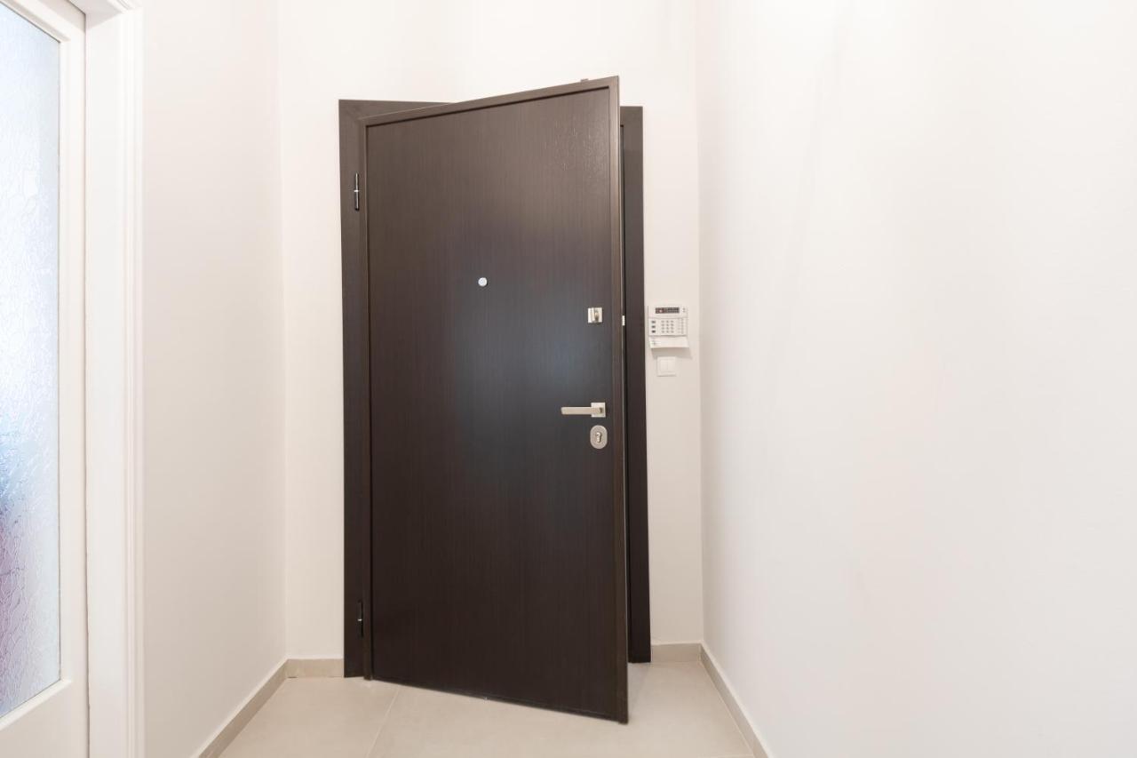 Modern 2-Bedroom Apt, 200M From The Acropolis أثينا المظهر الخارجي الصورة