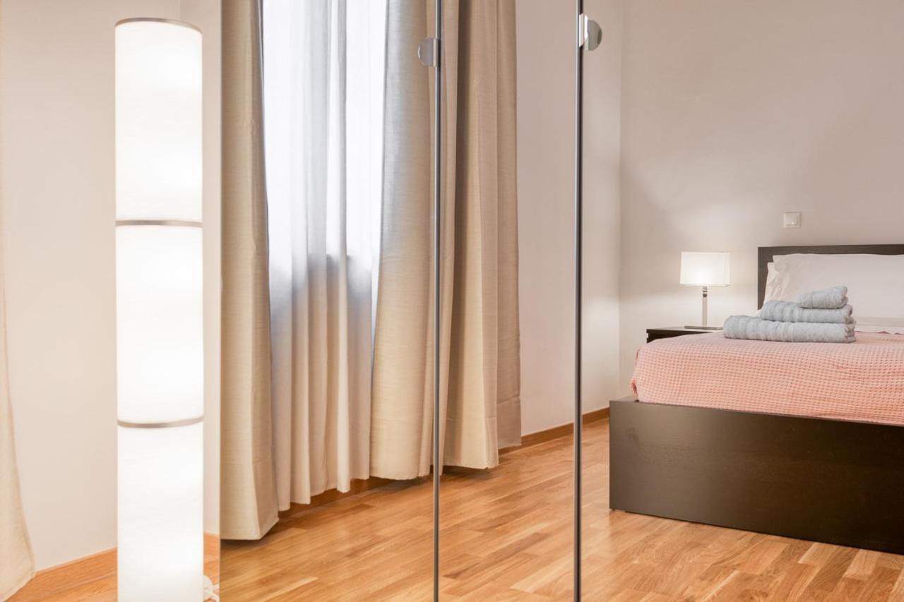 Modern 2-Bedroom Apt, 200M From The Acropolis أثينا المظهر الخارجي الصورة